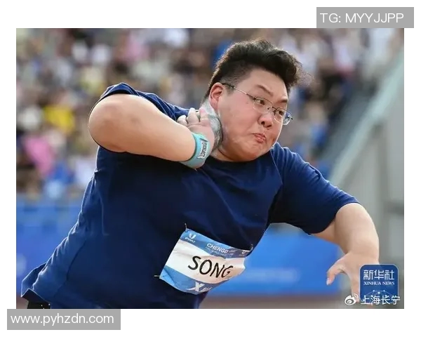 中国健儿勇夺金牌赛场比心观众 温情瞬间点燃全民自豪感